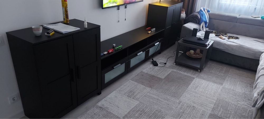 Vand mobila ikea neagra