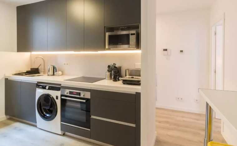 Дава се под наем Тристаен апартамент в Пловдив, Център - 75 кв.м за 249.9 € - Снимка #2