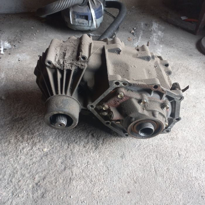 раздатку от тайота люсида  в рабочем состоянии