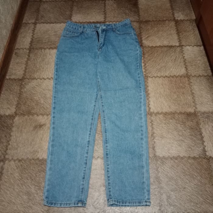 Продам женские джинсы