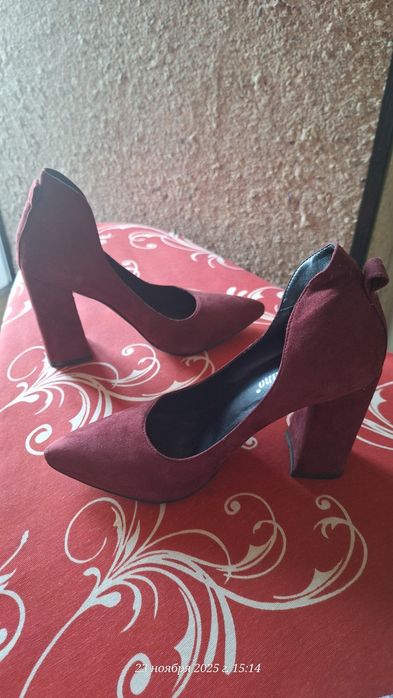 Продам Туфли  39 размер