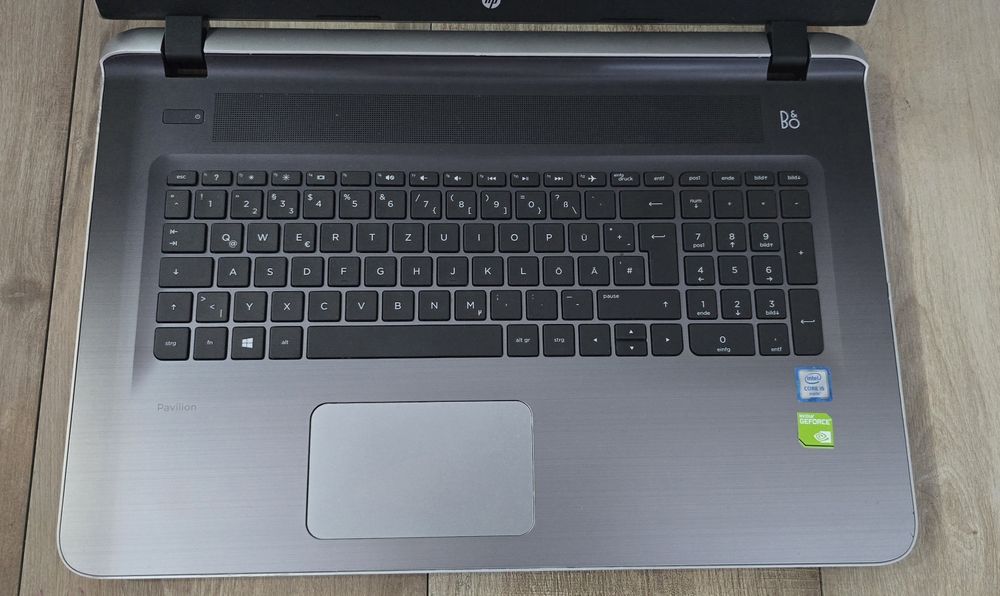 HP pavilion 17.3", i56200U, SSD