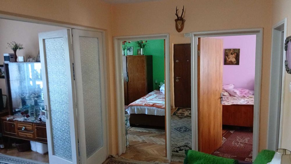 Apartament 3 camere + boxă, 79,5 mp construiți, etaj 2/4, zona 1 Decembrie 1918, Piatra-Neamț