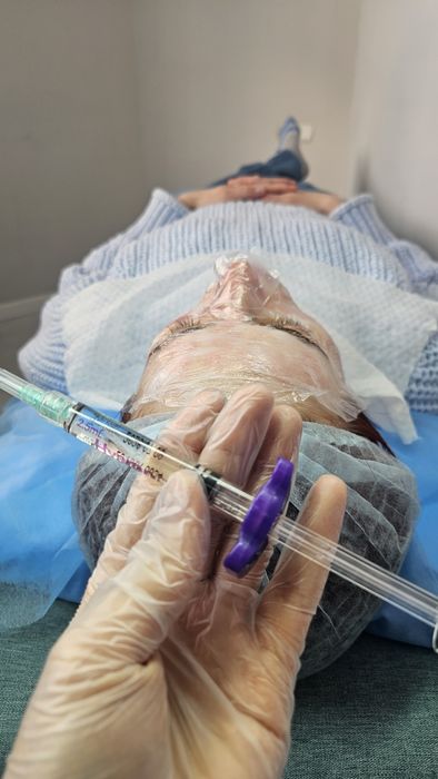 Нужна Модель на косметологические процедуры