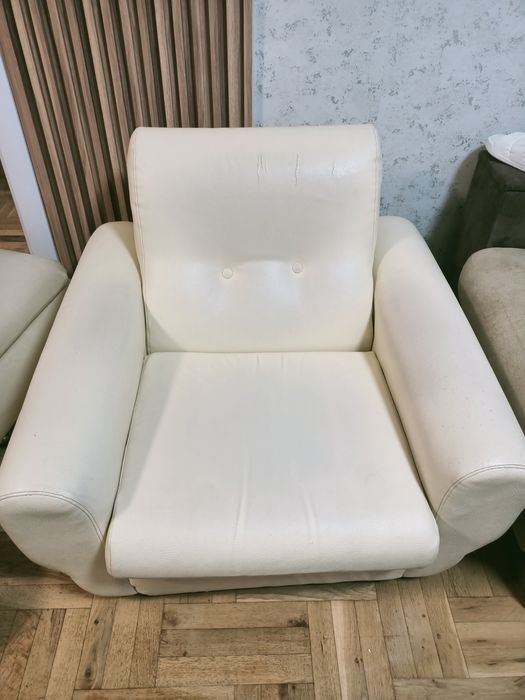 Два идентични фотьойла