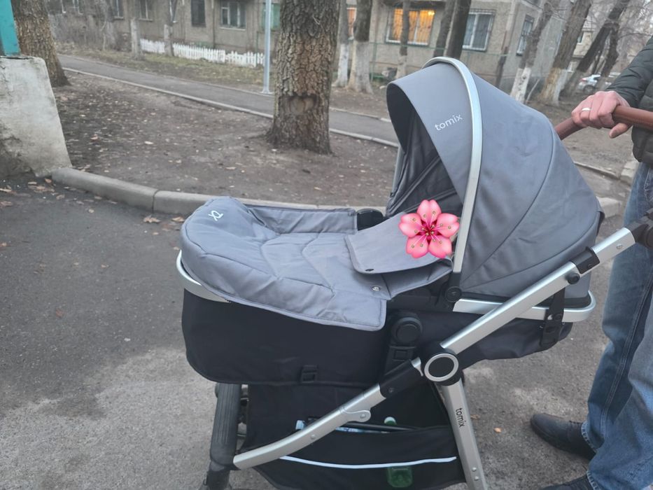 Коляска TOMMIX  срочно