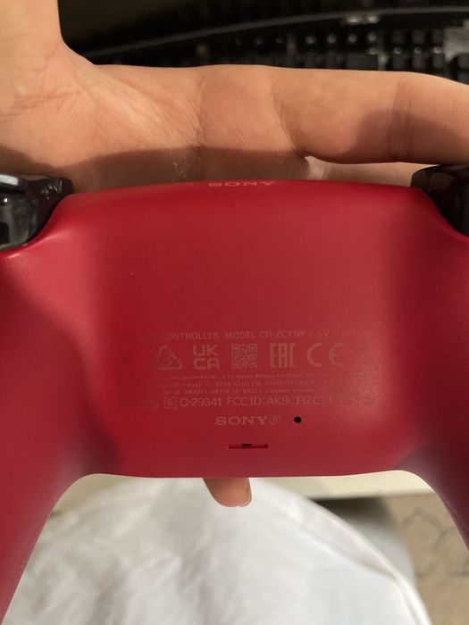 Продам оригинальный джойстик от Ps5