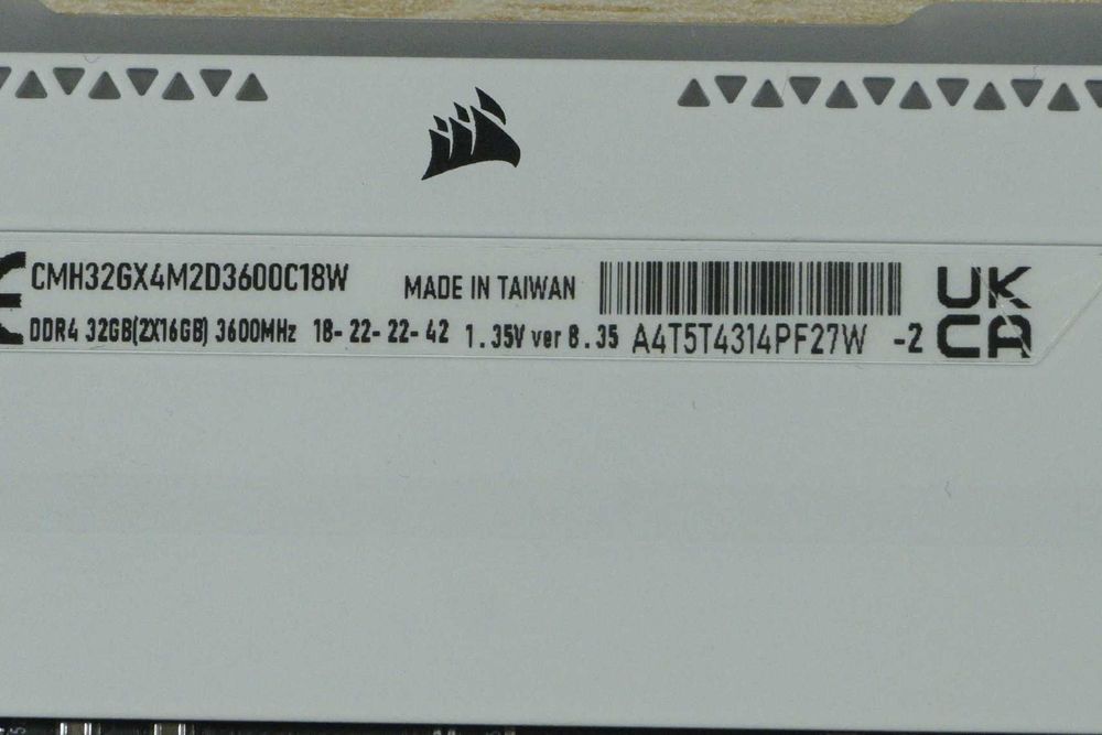 32GB (2x16) RAM DDR4 3600 CL18 Corsair Vengeance RGB White рам памет