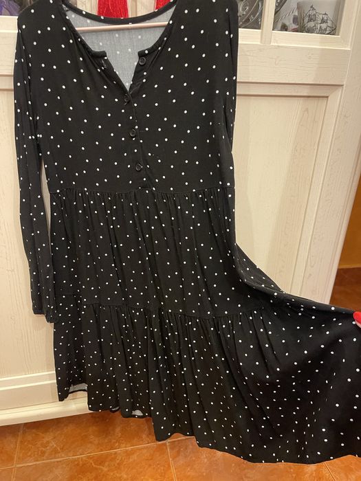 Платья в отличном состоянии . Одеты по одному или 2 раза