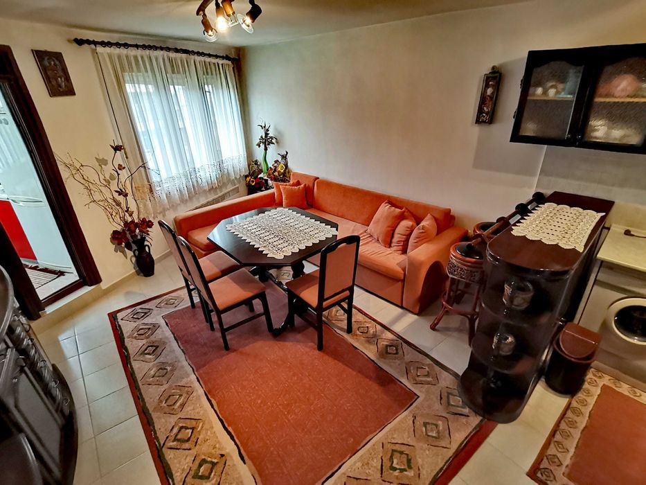 Дава се под наем Двустаен апартамент в Бургас, Възраждане - 65 кв.м за 204 € - Снимка #1