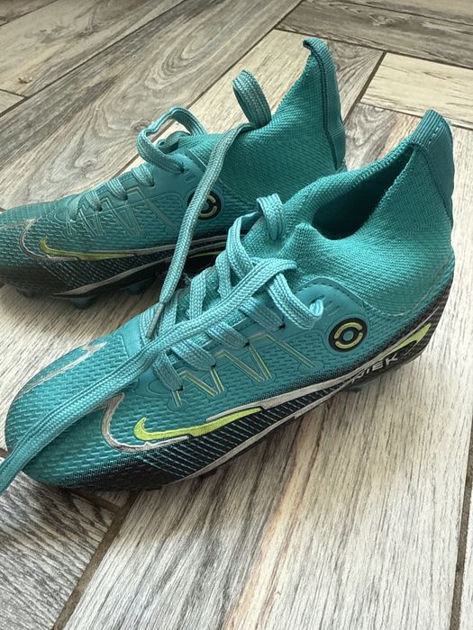 Кроссовки , бутсы