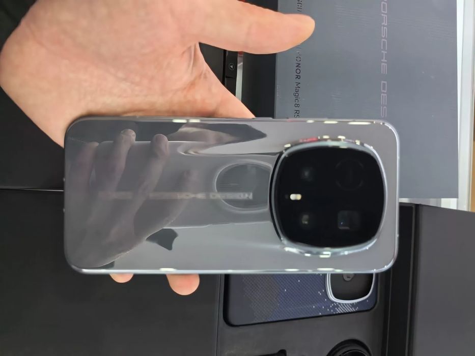 Honor Magic 8 RSR Porsche Design