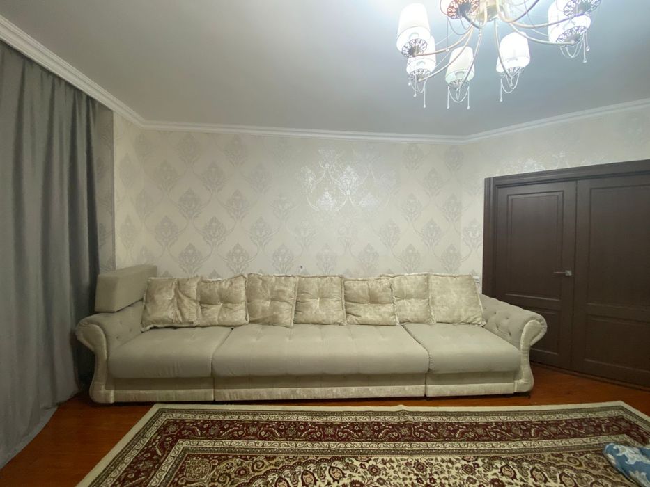 Продается диван для зала