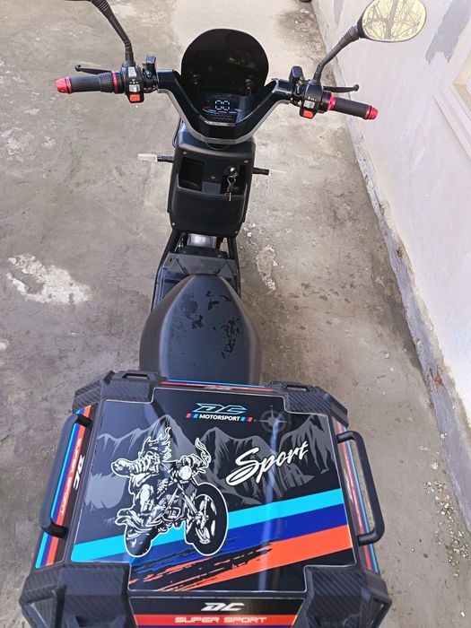 Holati tiniq Skuter sotiladi