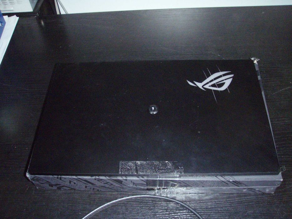 Monitor extern 17.3" FullHD 240Hz Asus ROG Strix XG17 cu probleme