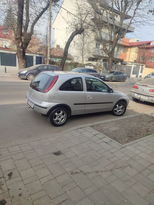 Vând Opel CORSA c motor de 1 2 benzina consum mic proprietar in acte