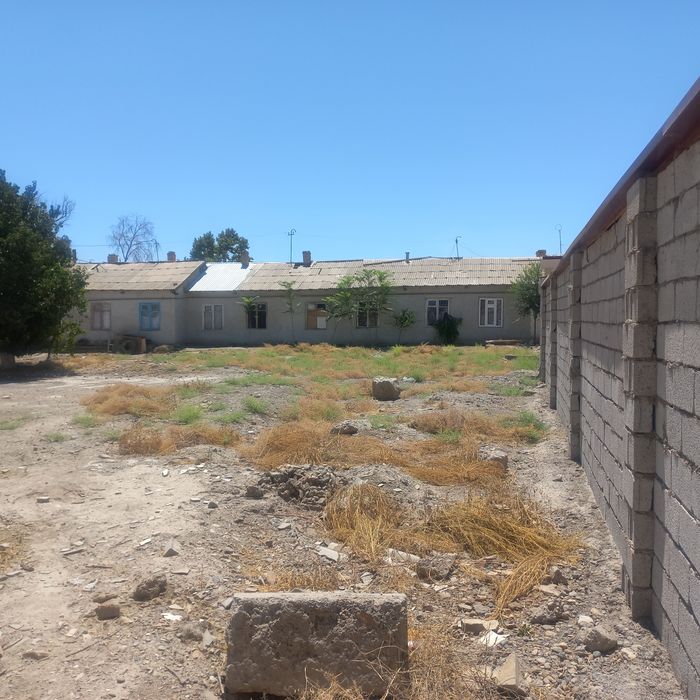 Eski shaxar Karmana  markazidan  bino sotiladi xoxlagan biznes joy