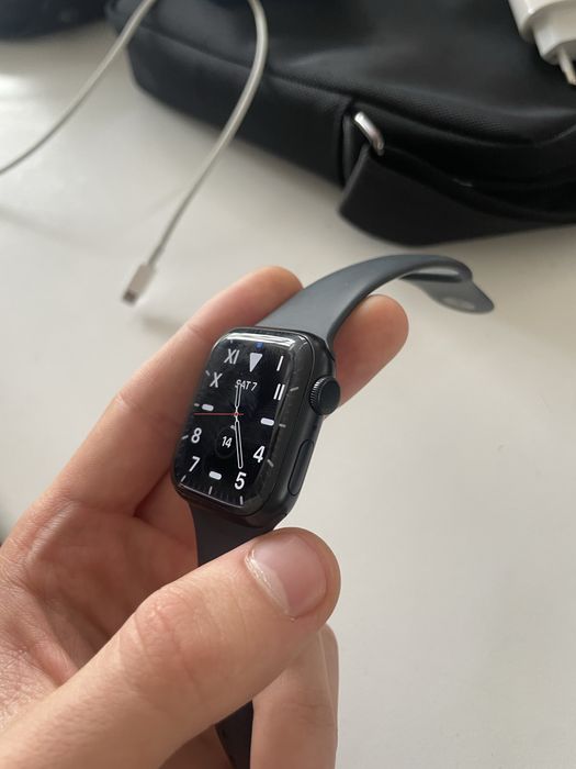 Apple Watch Series 9 41 mm новые в новом состоянии.