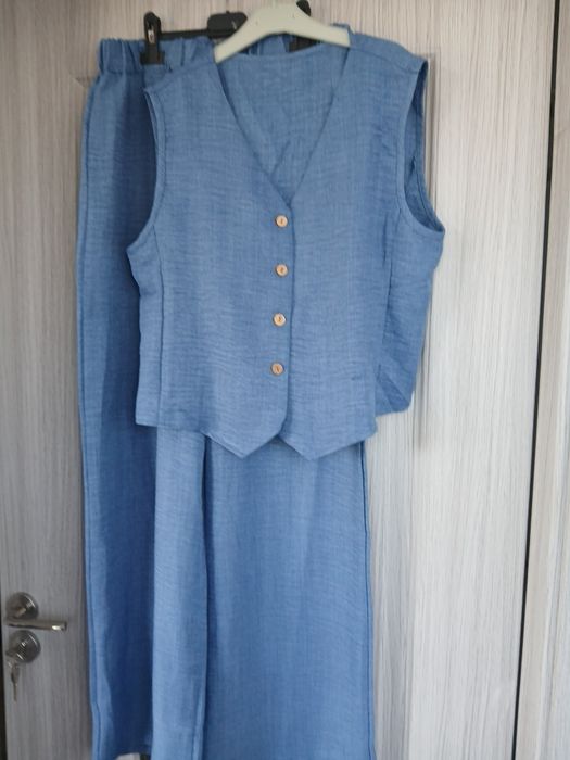 Vand set de dama vesta si pantaloni  M