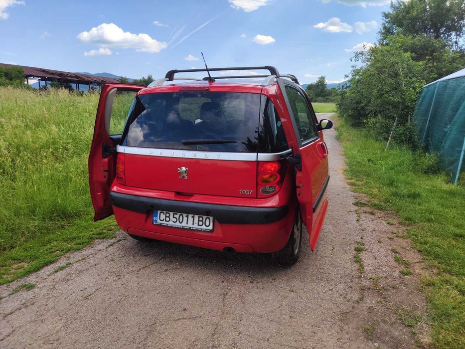 Автомобил  Пежо  1007