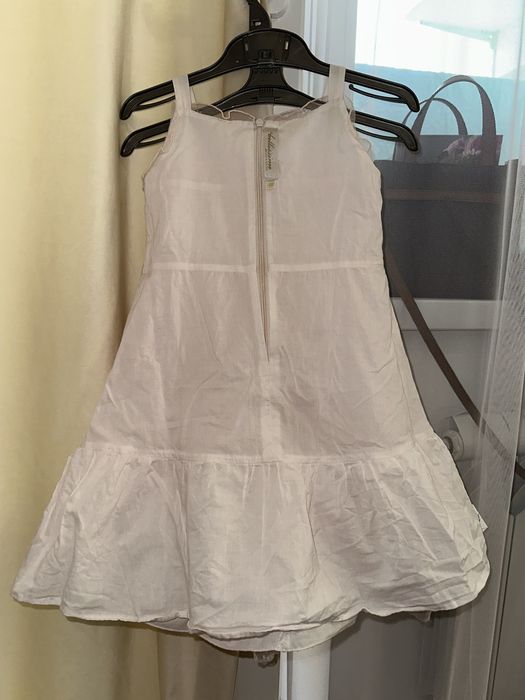 Продам платье на девочку 4-6 лет