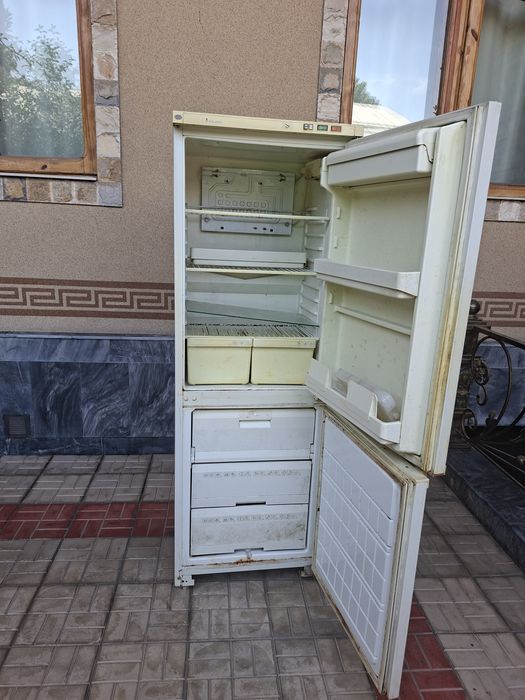 Холодилник сотилади