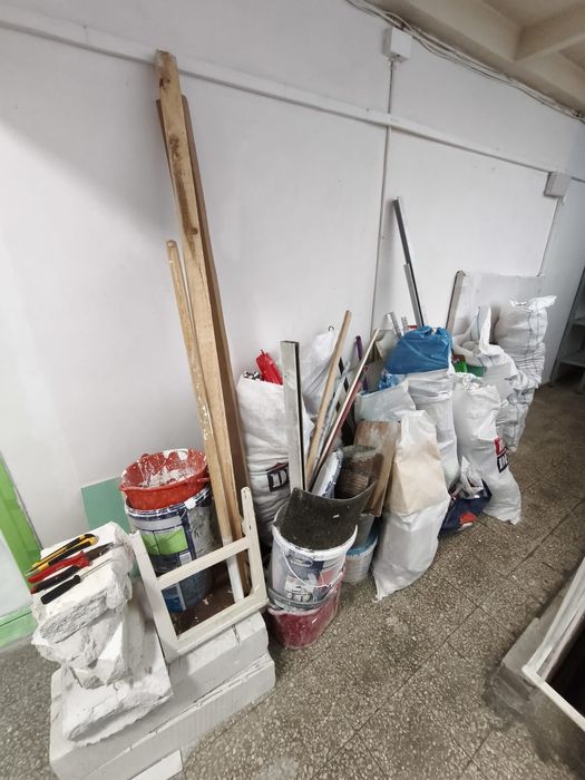 Transport moloz Car Moloz Evacuare mobila Debarasare apartamente