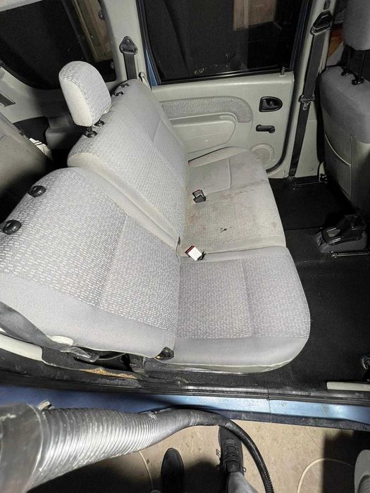 Oferim servicii de curatare tapiterii auto si casnice