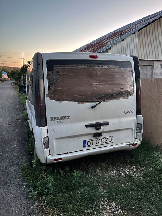 Renault Trafic 2.5 Diesel 2006-2011 - fostă ambulanță Belgia - ideala proiect/piese