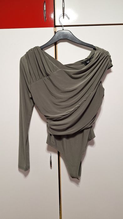 Body kaki cu o singura  maneca lunga