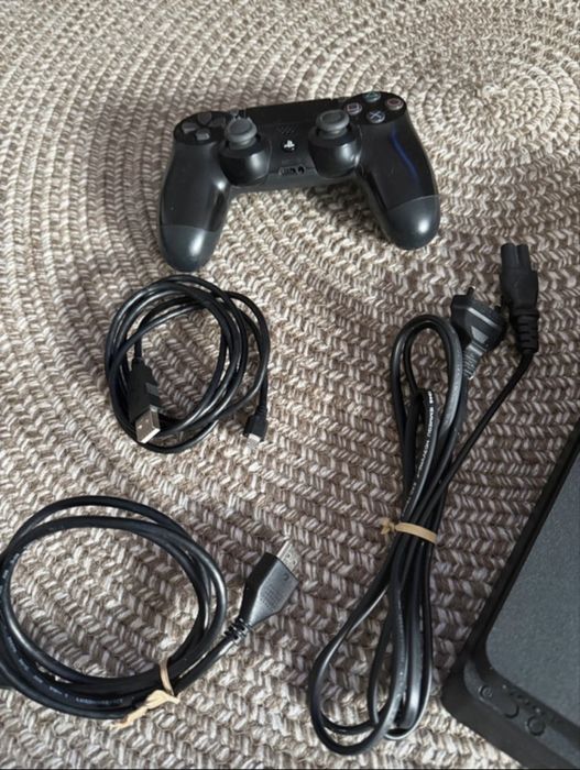 Ps 4 de vanzare plus joc la el