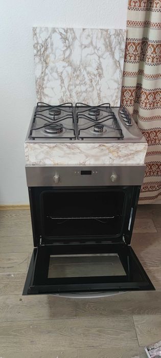 Aragaz cu cuptor electric Whirlpool