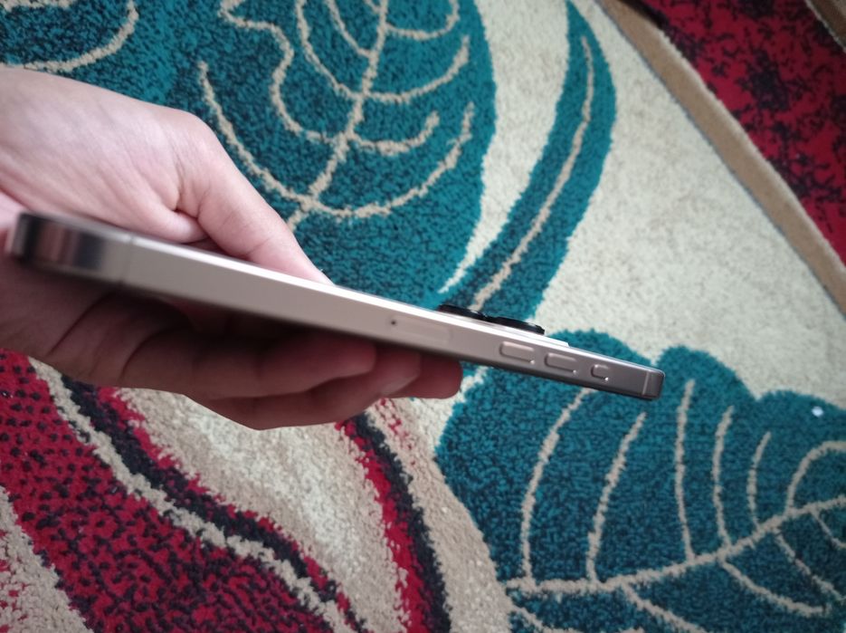 Iphone 16 pro max sotiladi holati ideal 1 qul uzim ishlatganman