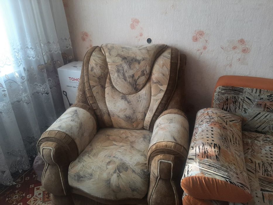 Продам  диван раскладной и кресло