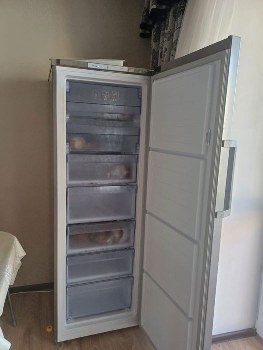 Продам морозильник Beko