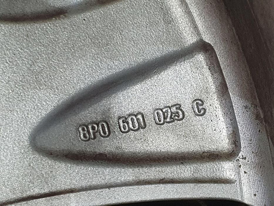 Janta aliaj R17 8p0601025c Volkswagen Golf 6 (2008 - 2015) 1.6 tdi CAYC 1.6 tdi CAYC