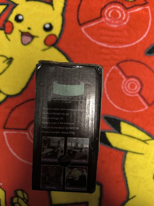 Scrumieră cu auto-stingere