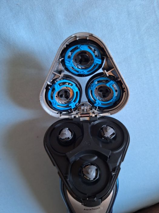 Vând Aparat de bărbierit Philips electric umed şi uscat S5420/06