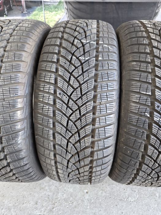 225/50/18 Goodyear 4бр