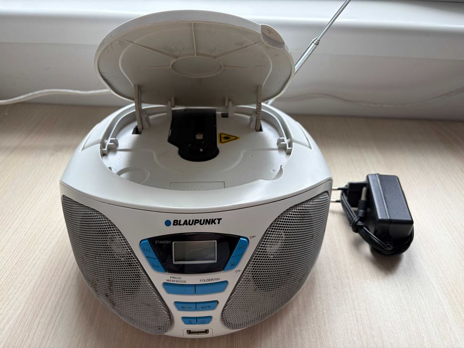 Продавам aудио микросистема Blaupunkt Boombox BB5WH с проблеми