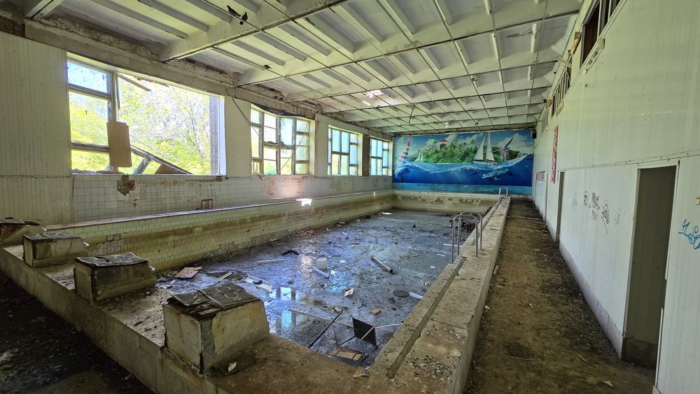 Здание с территорией