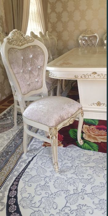 Мебельный стол стул сотилади