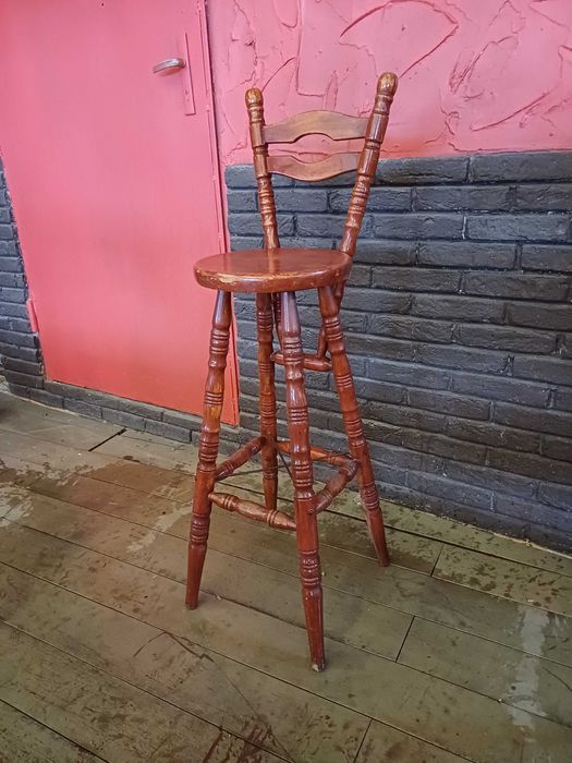 Висок стол за бар