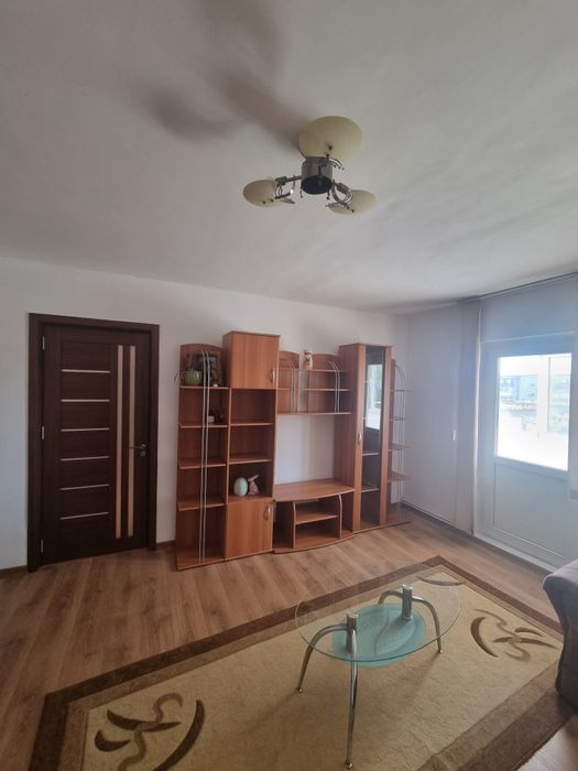Închiriez apartament