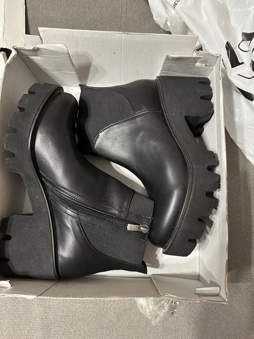 Продам новые кожанные сезон очень