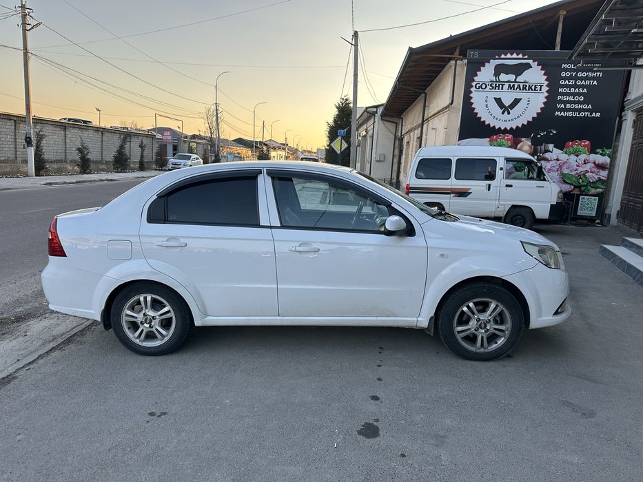 Nexia 3 avtomat sotiladi