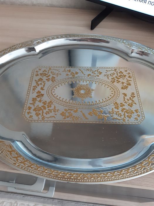 Продам поднос металический
