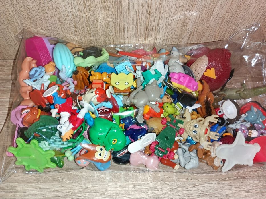 Играчки от шоколадови яйца, карти, магнити, скокльовци, Хари Потър