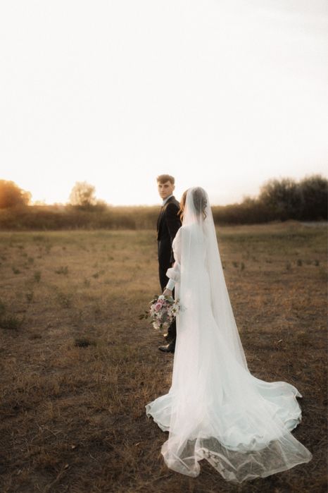 Rochie de mireasa superba,facuta la comanda ,se vinde impreuna cu voal