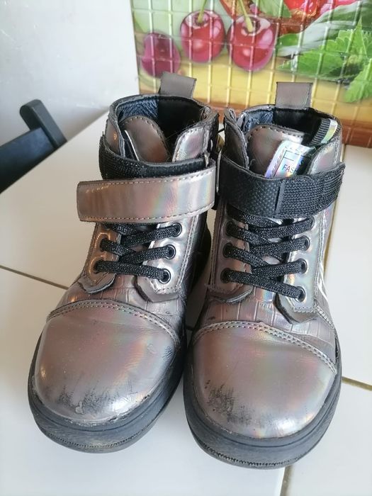 Продам ботиночки весенние размер 28.